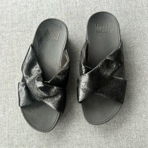 Fitflop black cross Lulu sandal